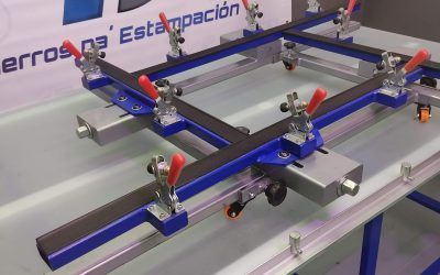 Cómo tensar un marco para serigrafía